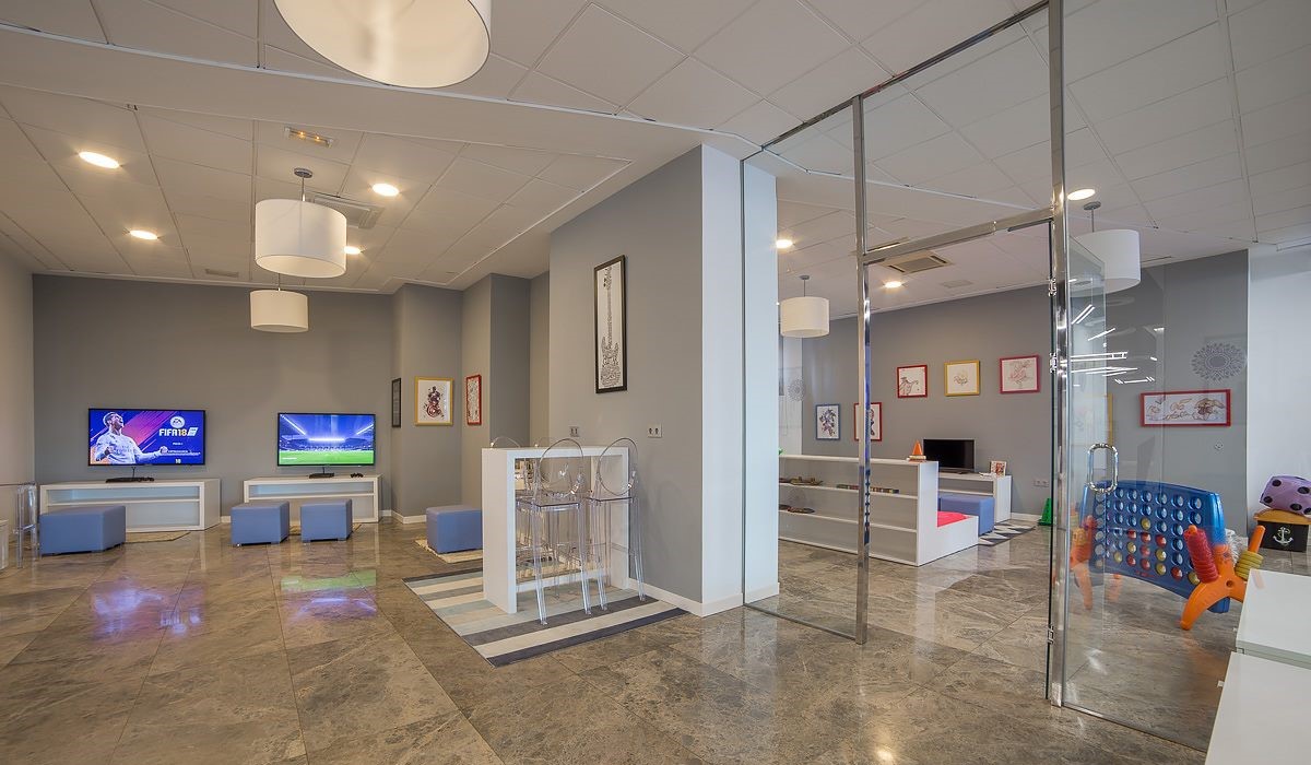 sandos benidorm suites vacaciones monoparentales